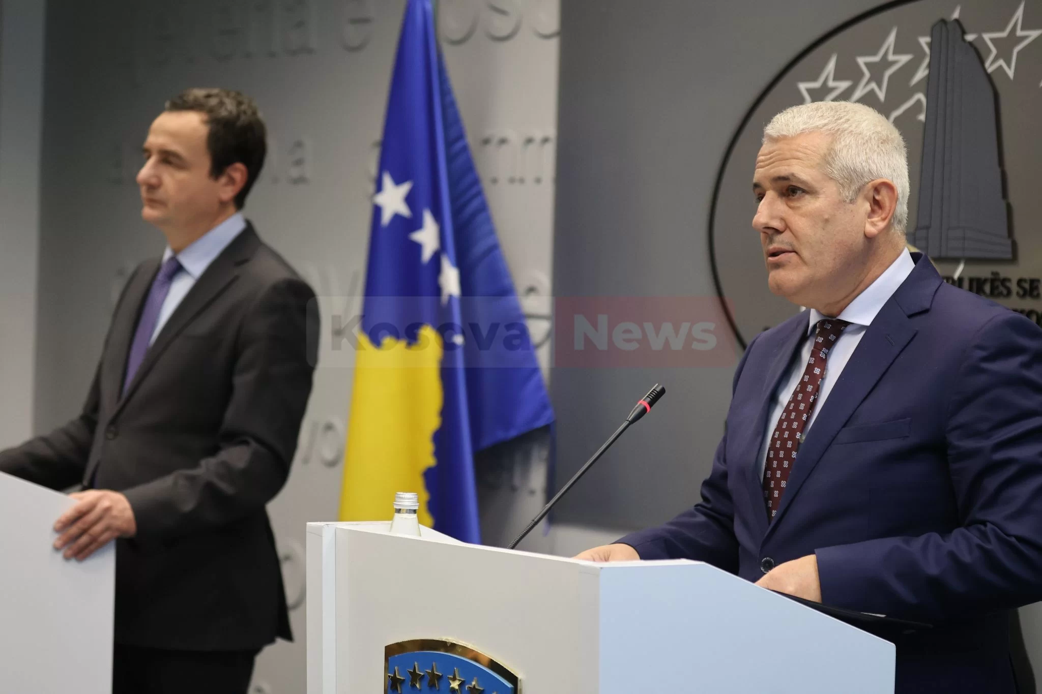 Kurti e Sveçla mbajnë konferencë për media, nuk dihet arsyeja