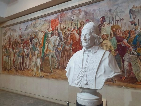 Busti i Papa Klementit XI Albanit vendoset në Muzeun Historik Kombëtar -  KosovaNews