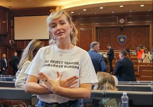 Matoshi u reagon gazetarëve në rastin Lushtaku: “Nuk janë gazetarë, janë langareca që ju shërbejnë dhunuesve”