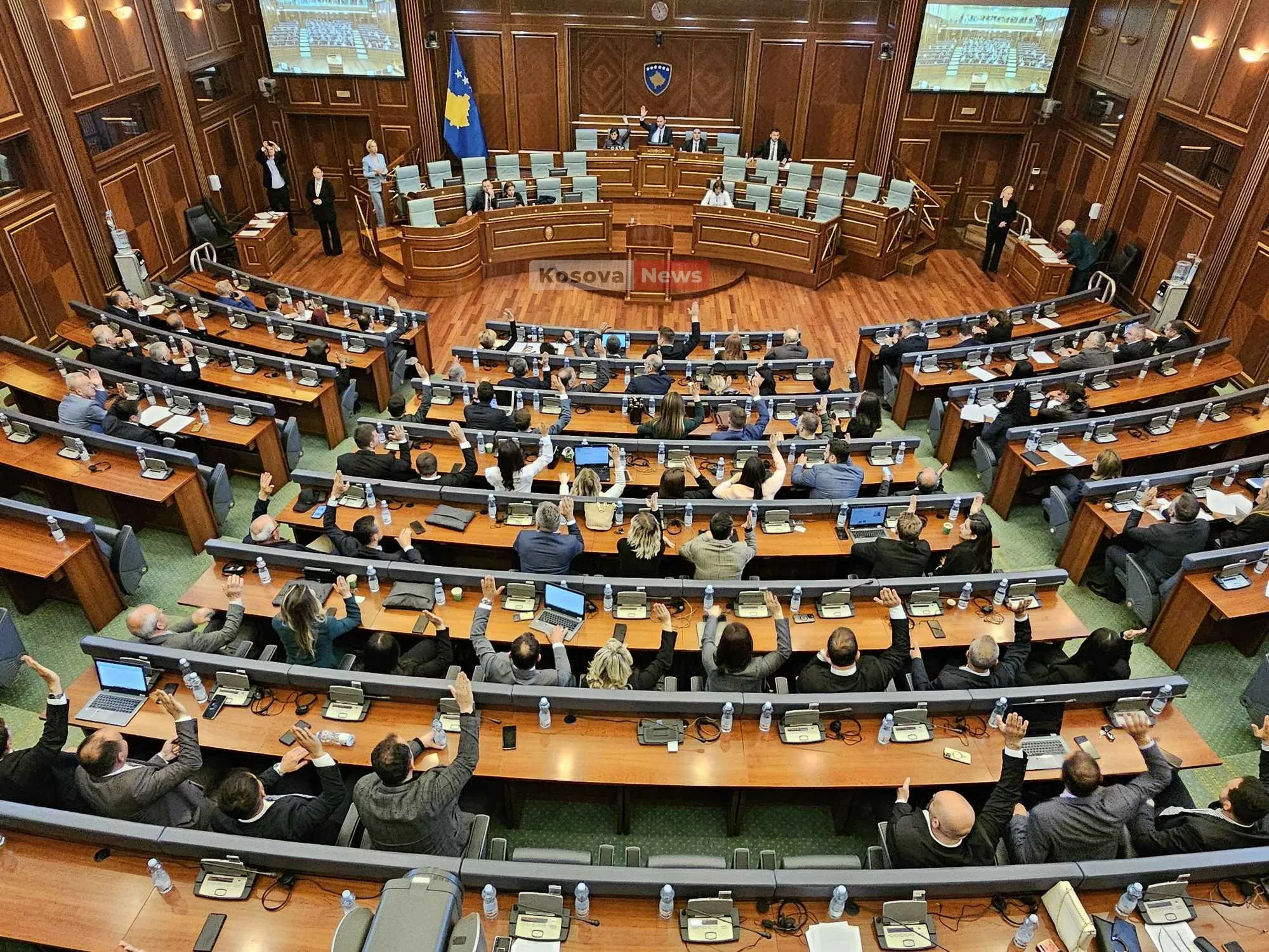 AAK-ja me rezolutë kërkon dorëheqjen e Kurtit dhe shpërndarjen e Kuvendit