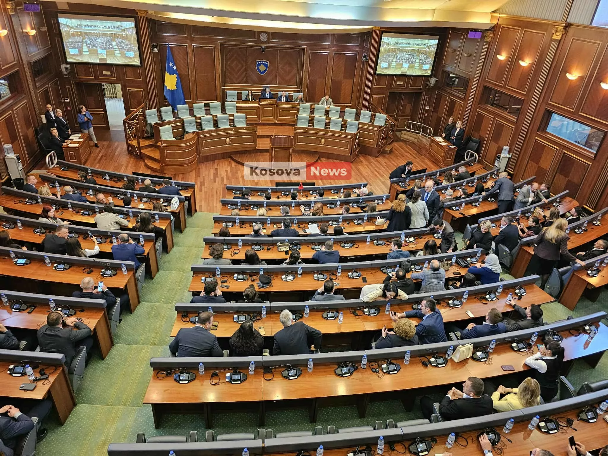 Kuvendi mban seancë solemne për Ditën Memoriale të të mbijetuarve të dhunës