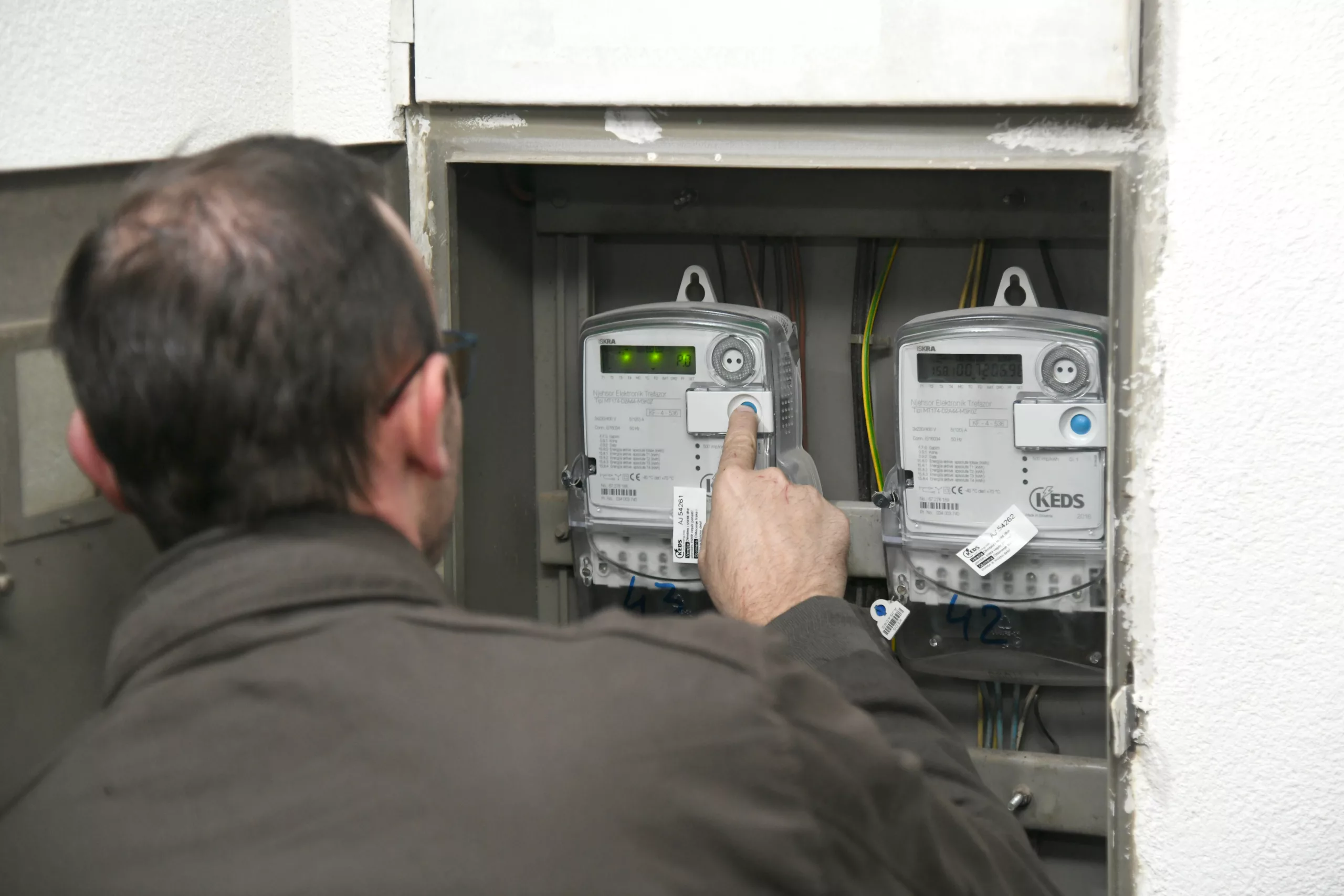 MINTI gjobit KEDS-in për njehsorët me afat të skaduar – gjobat deri në 5,000 euro