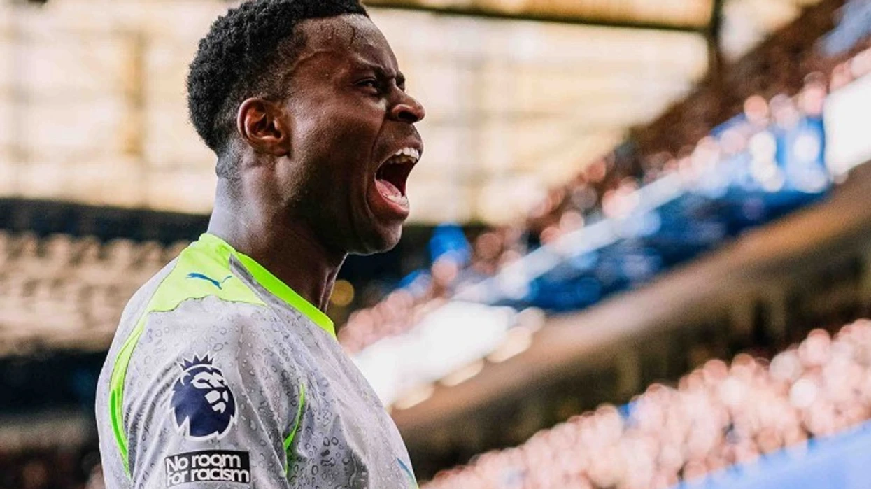 Manchester City triumfon bindshëm ndaj Chelseas, rikthen fuqishëm garën e titullit në Ligën Premier
