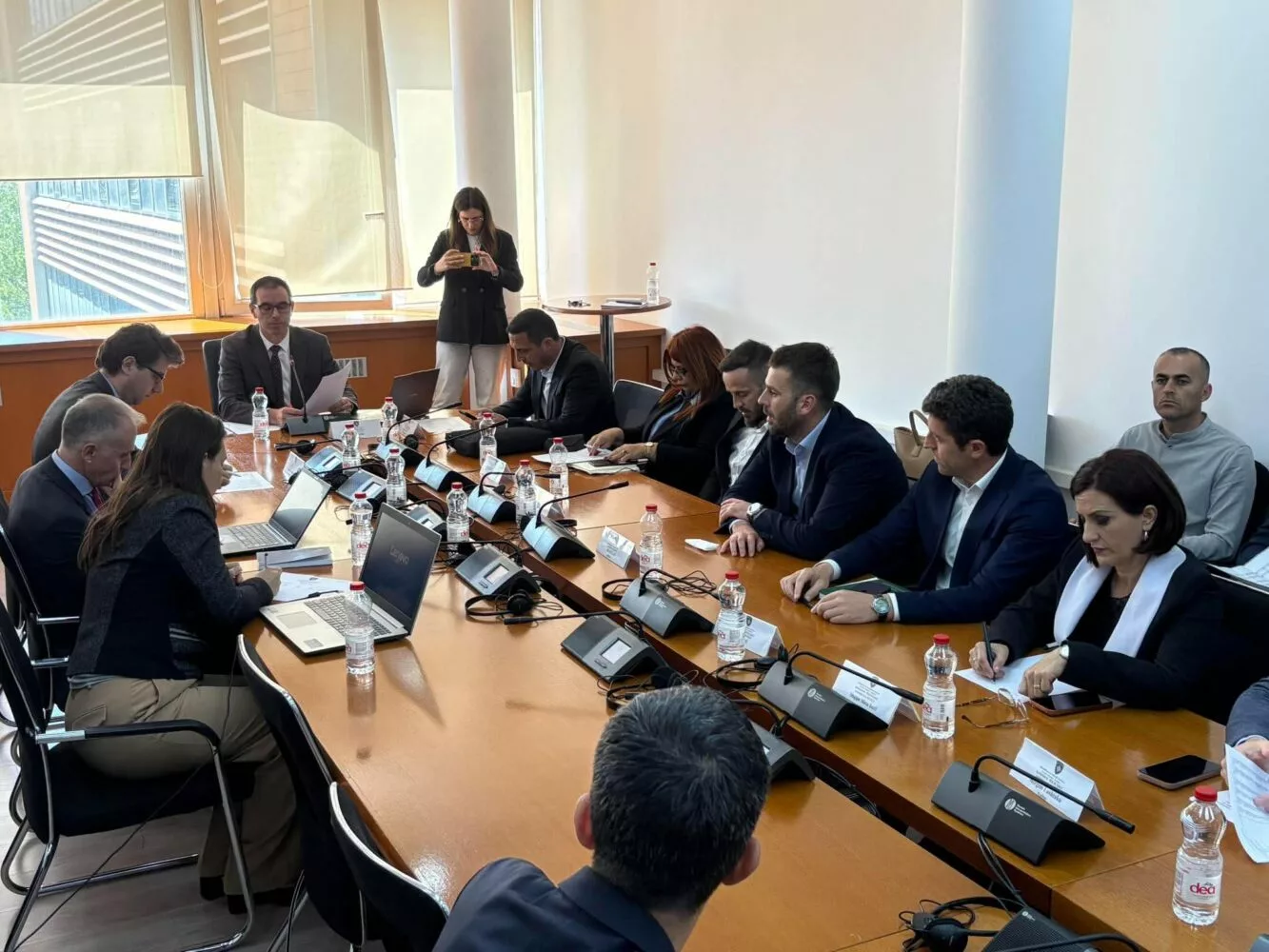 Komisioni për Buxhet miraton në parim plotësim-ndryshimin e ligjit për buxhetin e vitit 2026