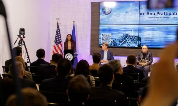 SHBA e gatshme për partneritet me Kosovën rreth Gazit të Lëngshëm, Prattipati: Siguria energjetike është siguri kombëtare