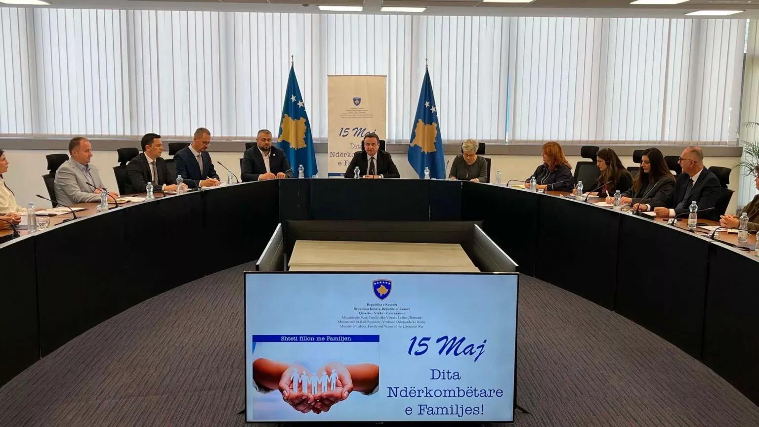 Kurti: Shtesat për fëmijë në mandatin tjetër do të rriten deri në 90 euro, për lehona deri në 500 euro
