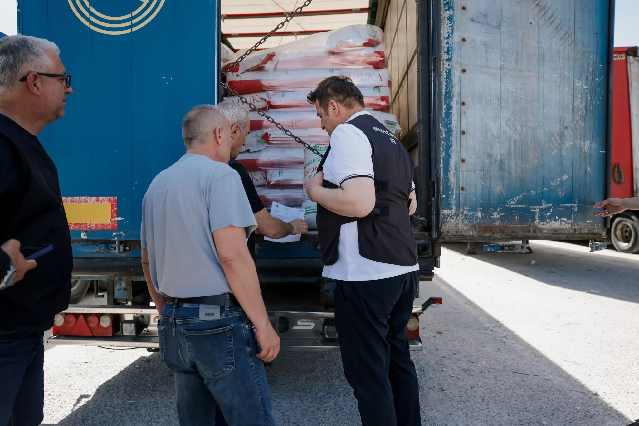 Siguria e ushqimit dhe kontrollet për produktet e qumështit: Ministri Muja viziton pikat kufitare Merdarë dhe Hani i Elezit