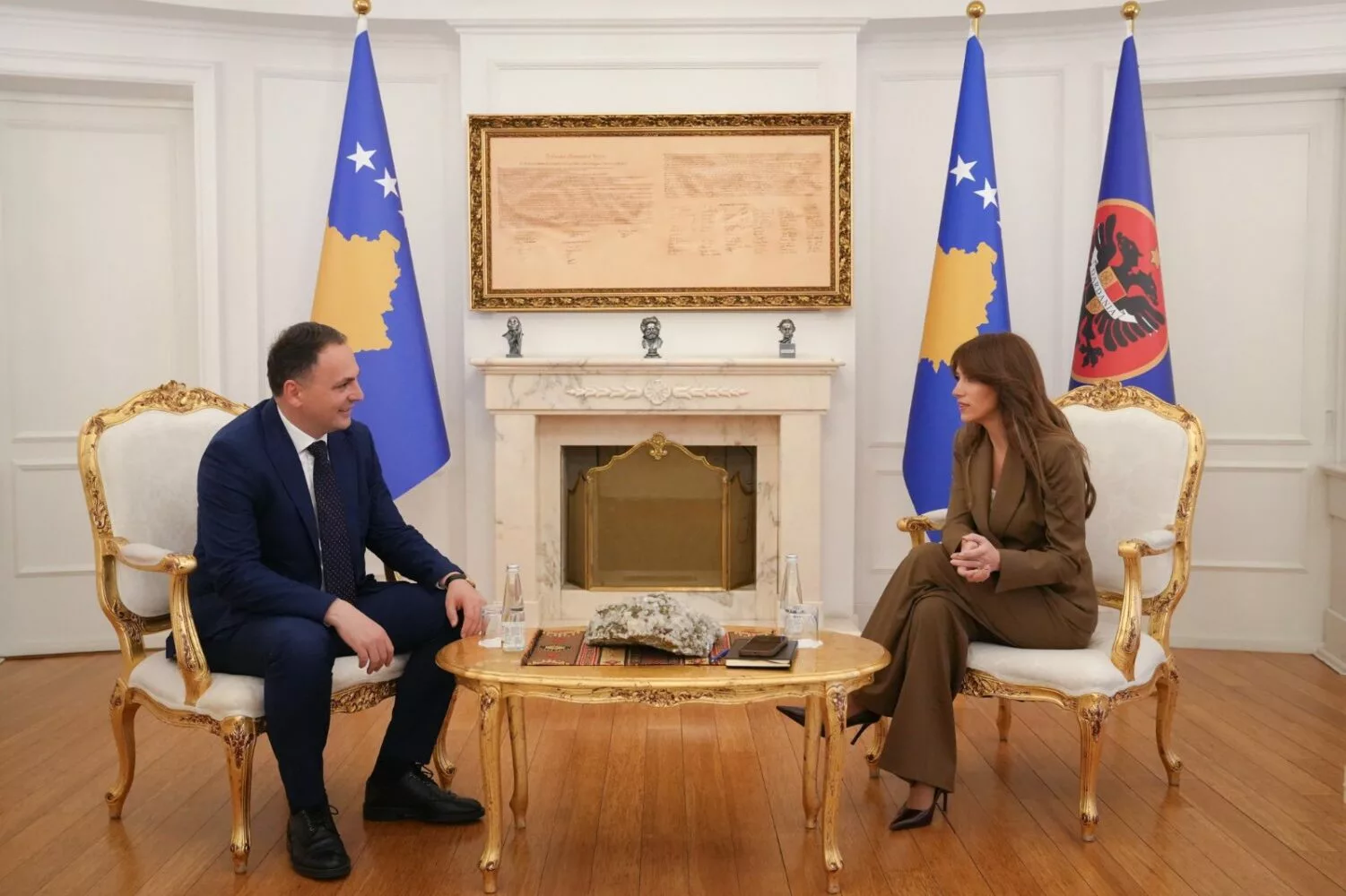 Haxhiu takon drejtorin e AKI-së, diskutohen zhvillimet e sigurisë