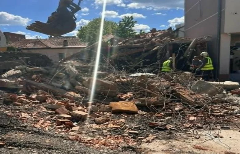 Rrënohet objekti me rrezikshmëri të lartë në lagjen Dheu i Bardhë në Gjilan