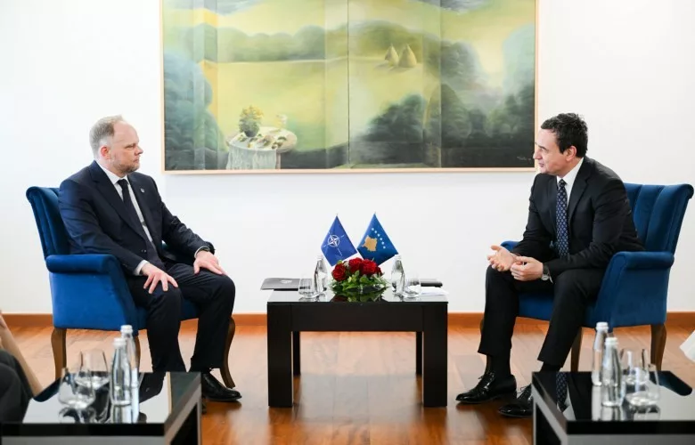 Kurti pret zyrtarin e NATO-s, diskutojnë për sigurinë