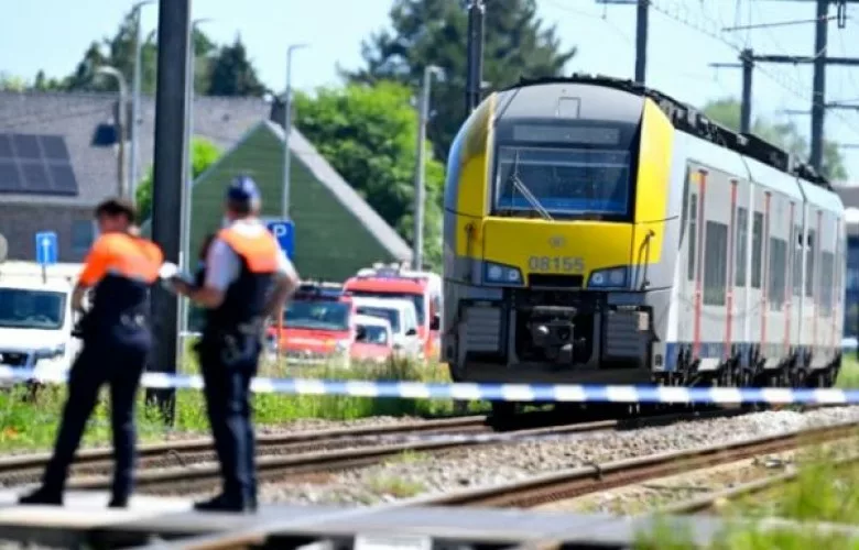 Katër të vdekur pasi treni godet autobusin e shkollës në Belgjikë