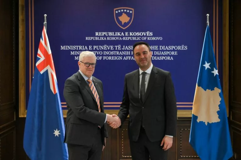 Konjufca priti ambasadorin australian në takim përshëndetës