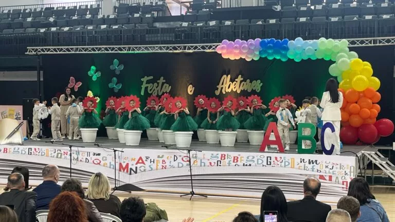 Festa e Abetares bashkon fëmijët shqiptarë në Mitrovicë, Peci: Jeni e ardhmja e vendit tonë